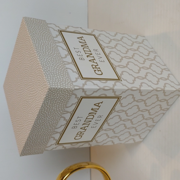 "Best Grandma Ever" Ceramic Travel Cup With Decorative Box - Picture 8 of 15